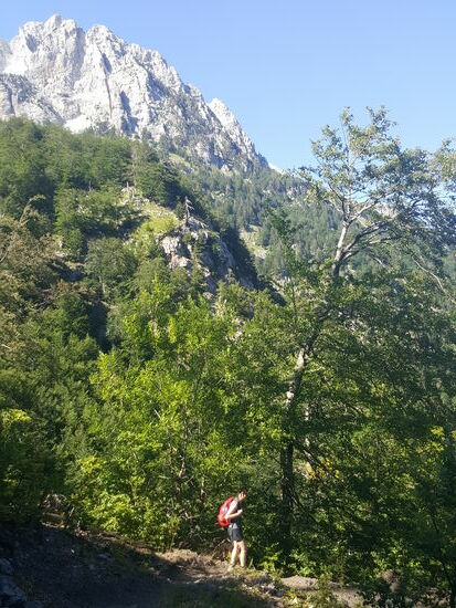 Selten ist der Weg gut—meist müssen wir über Steine -und das ist anstrengend!