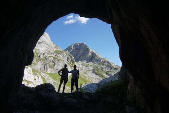 Noch eine Höhle—auch hier wieder Schnee und Eiseskälte, wenn man nur ein paar Schritte hineingeht