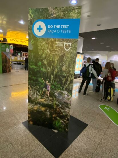 Schon von zu Hause haben wir uns auf der Seite von Madeira für den Test registriert, wir haben einen Barcode erhalten und  so geht alles recht schnell