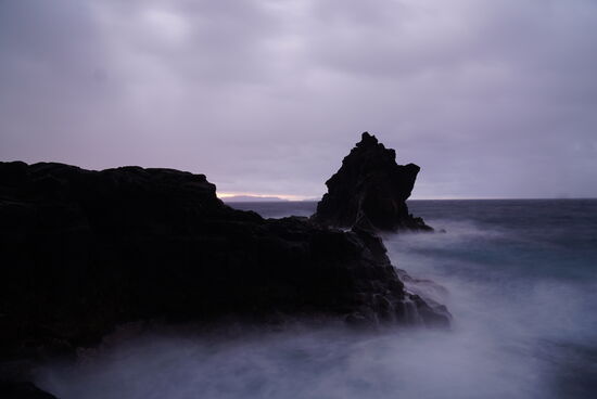 Neuer Morgen und ein neuer Sonnenaufgang an einem neuen Ort
