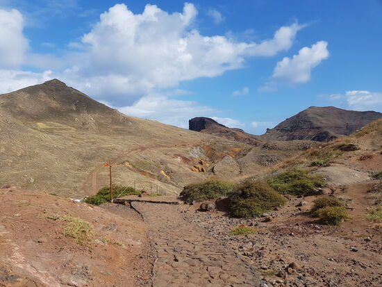 Hier sind schon einige unterwegs—wir starten gegen 12 Uhr bei 26 Grad