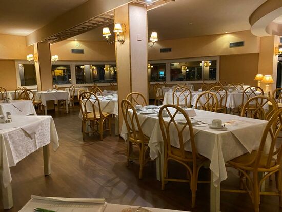 Statt Buffet bringt man uns hier alles was wir wünschen direkt zumTisch