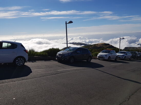 Beim einparken an der steilen Straße achte ich auf einen großen Abstand zum Hintermann...
