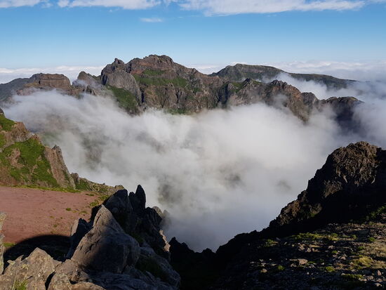 Unser Ziel, den „Pico Ruivo“ sieht man leider nicht—nur den Zweithöchsten Berg der Insel, den „Pico das Torres“