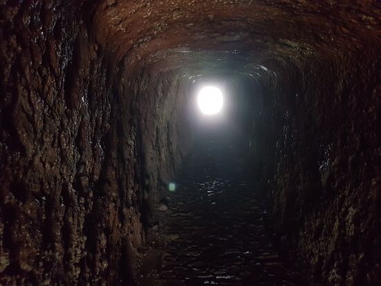 Wir durchqueren einige Tunnel