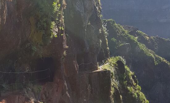 Der Weg und die Tunnel