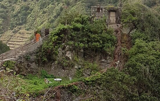 Der Weg zu ihm ist schwierig, aber er hat einen tollen Garten...