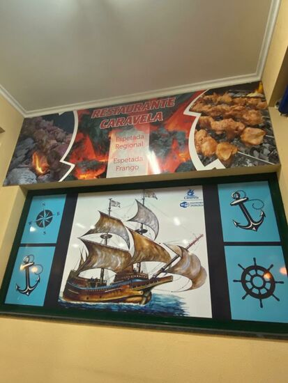 Hier gab es diese leckren Gerichte—nur wenige Meter vom Hotel entfernt.
Thomas hatte den berühmten Degenfisch—auch sehr gut!