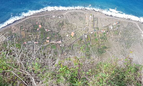 In diesem kleinen Ort werden lokale Produkte angebaut, insbesondere Wein und Gartenbauprodukte für den lokalen Gebrauch.