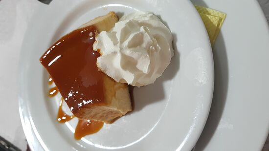 Als Dessert teilen wir uns diesen Joghurtpudding-"pudim do céu"