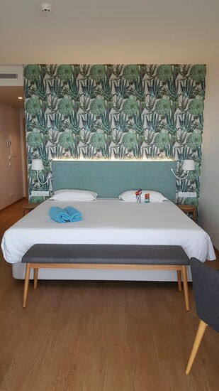 Das Öko-Männchen aus Stoff soll an die Tür gehängt werden, wenn wir keinen Zimmerservice wünschen