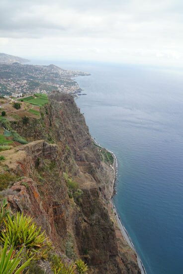 Hier zeigte der portugiesische Fallschirmspringer “Mario Pardo” einen spektakulären Motorradsprung