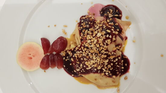 Dessert: Crepes Suzettes a la Tokos: gefüllt mit Eis Kugeln