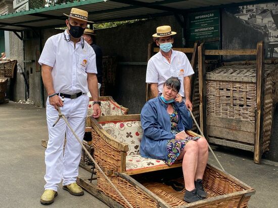 Die Fahrt kostet entweder 25 Euro pro Person oder 30 Euro für 2 Personen