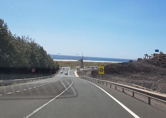 Vom Flughafen haben wir knappe 90km bis zu unserem ersten Ziel