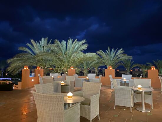 Abends ist es auch ruhig. Dieser Bereich ist für „adults only“