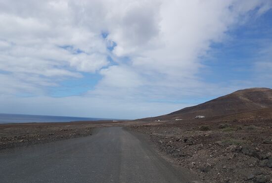 Anfangs ist die Straße noch sehr gut zu fahren
