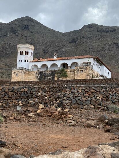 Tatsächlich sieht es eher nach einer Festung aus