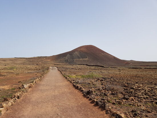 Da ist der 50.000 Jahre alte Vulkan vor uns