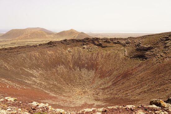 Blick in den 70m tiefen Krater
