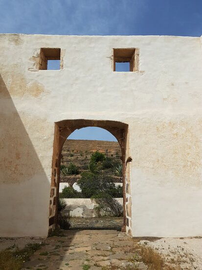 Aufggrund ihrer erfolgreichen Arbeit vergrößerte der Grundherr Diego Garcia Herrera das Kloster auf eigene Kosten und ließ sich nach seinem Tod im Jahre 1485 dort begraben
