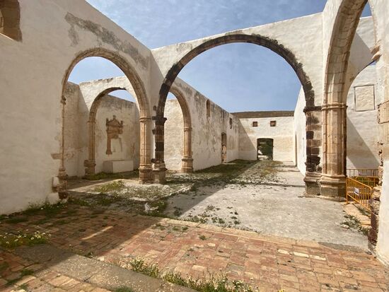 Beim Piratenangriff 1593 wurde das Kloster ebenso zerstört wie weite Teile der Stadt