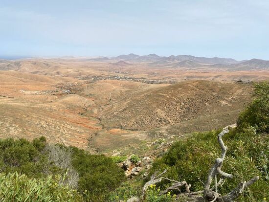 Ein Aussichtspunkt mit tollem Blick auf die Berge auf dem Weg Richtung Osten