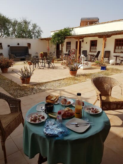 Unser letztes Fühstück bei „Manole“—der Abschied hier ist sehr herzlich