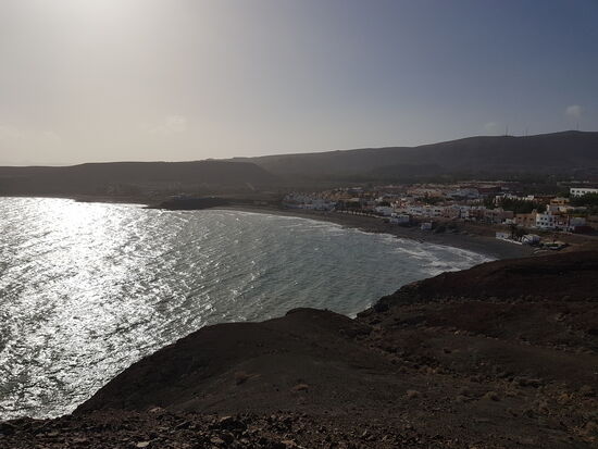 Blick auf das kleine Dörfchen Lajita