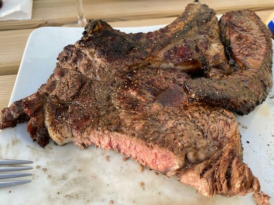 Das Fleisch ist butterzart. Überhaupt sind Lebensmittel hier von sehr guter Qualität und verhältnismäßig günstig