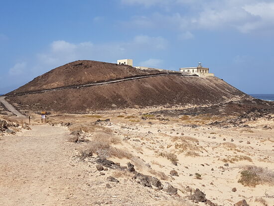 Dort oben- zum emblematischen Leuchtturm wollen wir hoch, denn ein weiterer Cache liegt da rum....
