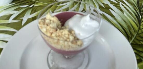 Hibiskus - Lemoncreme an Kokosmousse und Keksbrösel