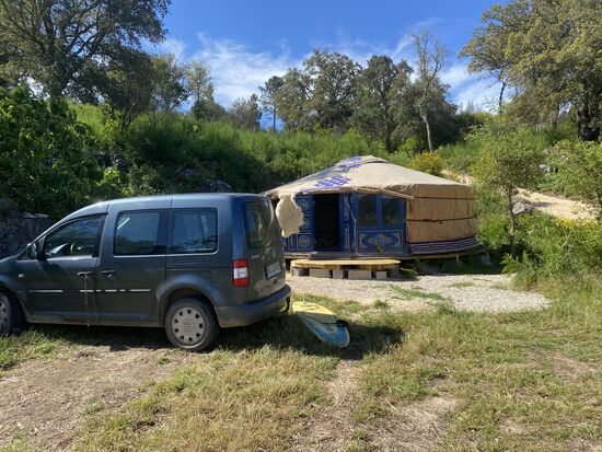 Als wir oben sind, stellt sich heraus, dass die Hütte eine „Jurte“ ist -