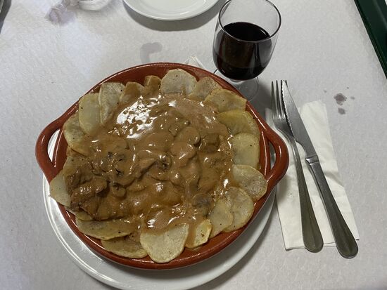 Das Steak des Hauses—ich fand, dass es sehr deutsch schmeckte mit der Champignon-Rahmsoße...
