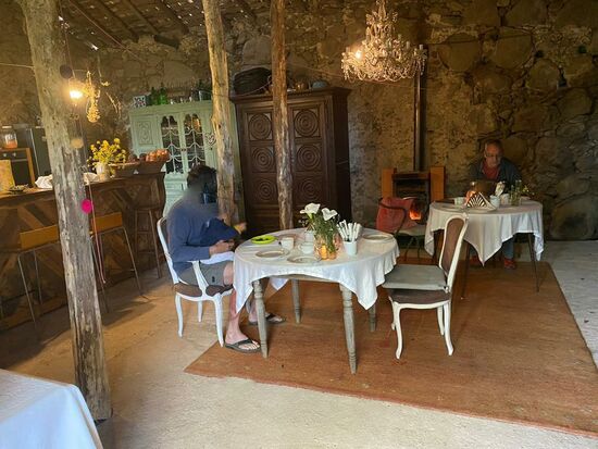 Auch die anderen 2 Zimmer sind belegt, mit einer Familie mit Kind