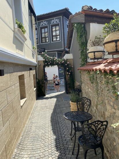 Der Eingang von der Hotelseite