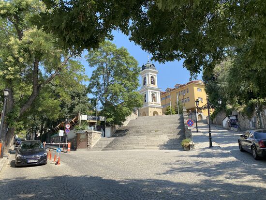 Der obere Bereich -die Altstadt ist abgesperrt—nur mit besonderer Erlaubnis, etwa mit der Buchung in unser Hotel darf man mit dem Auto hinauf