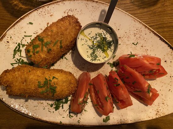 Ein typisches bulgarisches Essen—Frittiertes Gemüse