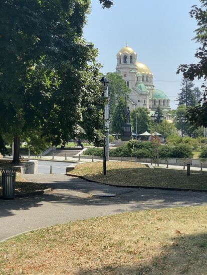 Die Alexander Newski Kathedrale - eine bulgarisch-orthodoxe Kirche, die durch die goldenen Kuppeln als Wahrzeichen Sofias gilt