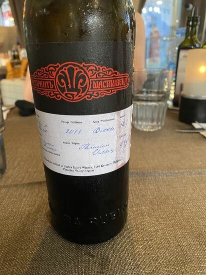 Hier gibt es einen SEHR edlen, roten Hauswein von 2011