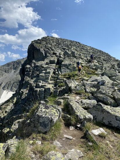 Hier am Rand gehts tief runter, da muss man aufpassen