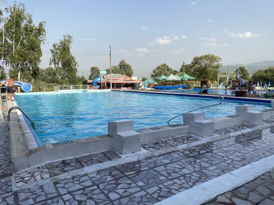 Wir kaufen Vorräte für morgenvrin und dann gehts zum Dorf in dem sich die vielen Thermen befinden