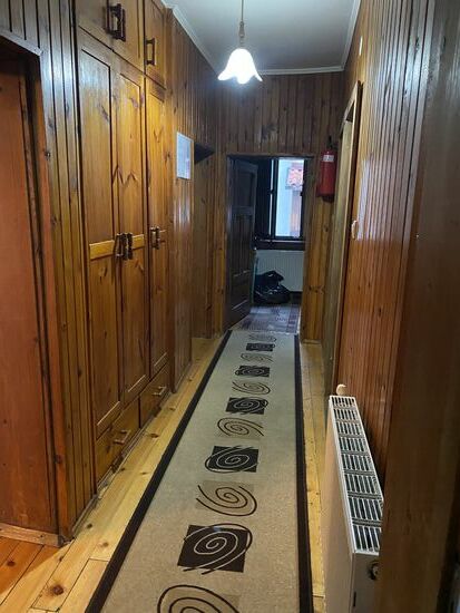 Auch der Flur versetzt mich in meine Kindheit