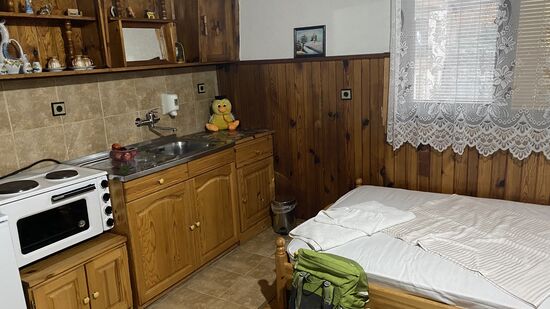 Wir haben eine Küche—und vor allem einen Kühlschrank!!
hurraaa!