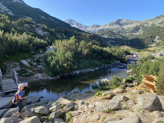 Es ist so idyllisch am plätschernden Bach entlang zu gehen