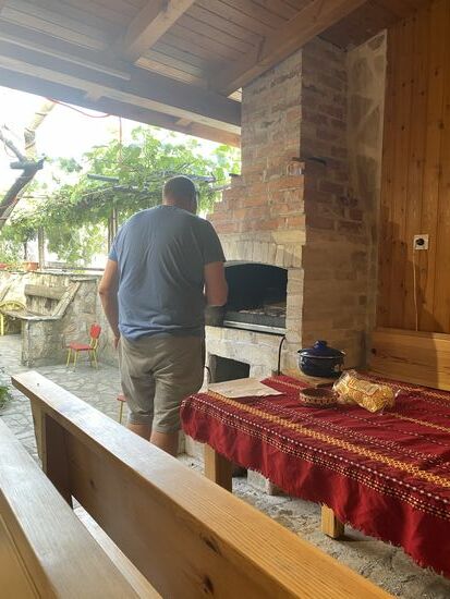 Abends werden für uns bulgarische Frikadellen gegrillt