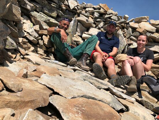 Die hatten wieder einen extrem-schwierigen Anstieg gewählt—aber zu Ivans Überraschung brauchten sie nur die Hälfte der ursprünglich veranschlagten Zeit