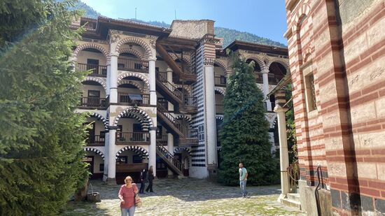 Da man im Kloster auch übernachten kann, denke ich dass sich hier die Zimmer für die Gäste befinden