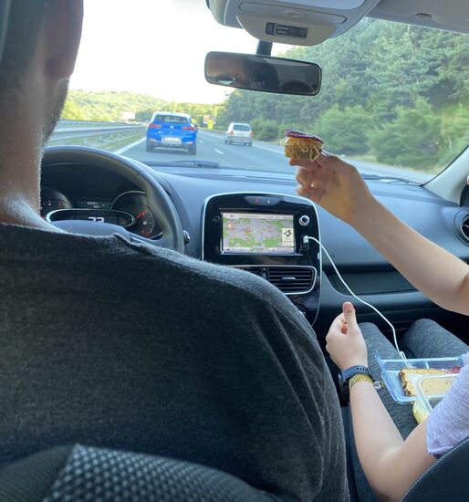 ...wandern sie in den Mund des Fahrers...