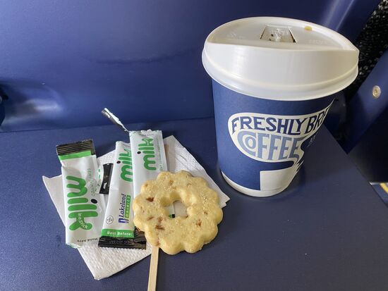 Kaffee und Keks gibts für ein paar Taler an Bord..